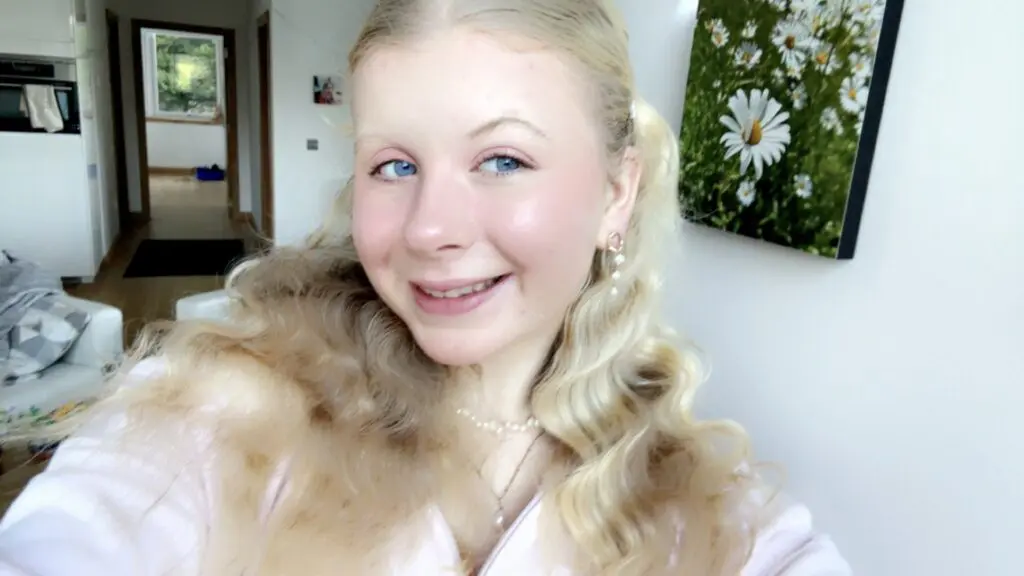 Photo of young person Jaimie who is a volunteer for Young Lives vs Cancer. she is smiling at the camera