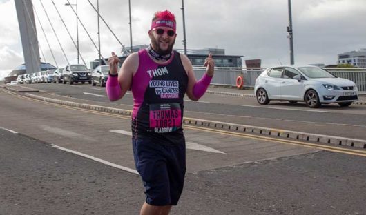 A participant taking on the Great Scottish Run for CLIC Sargent